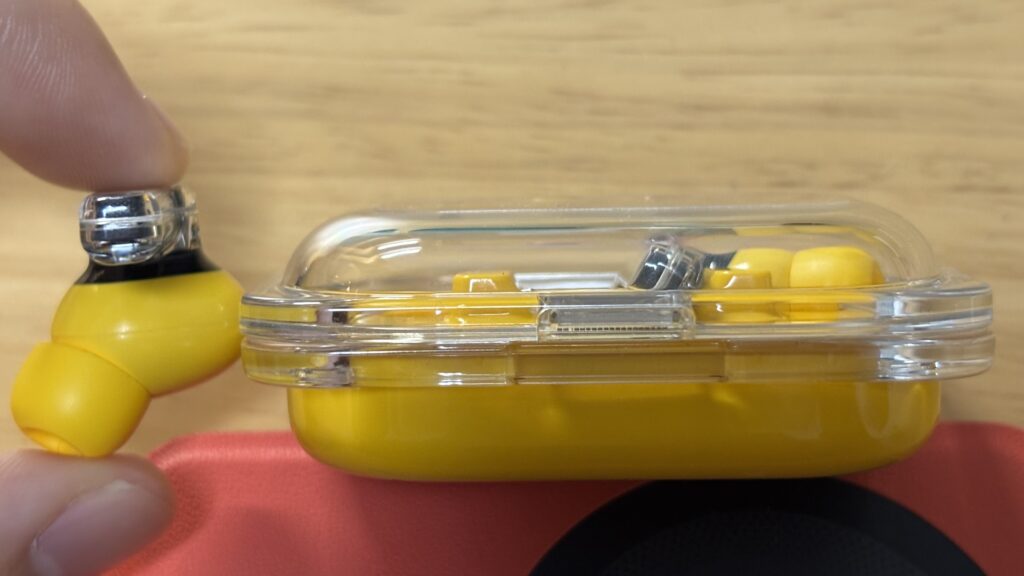 チップを下向きにすると全体により厚みが必要になってしまうことを示す画像。